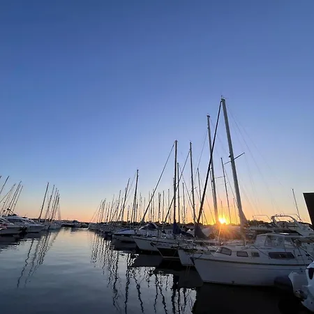 Port De - 40m2 - 4 Personnes - Place De Parking