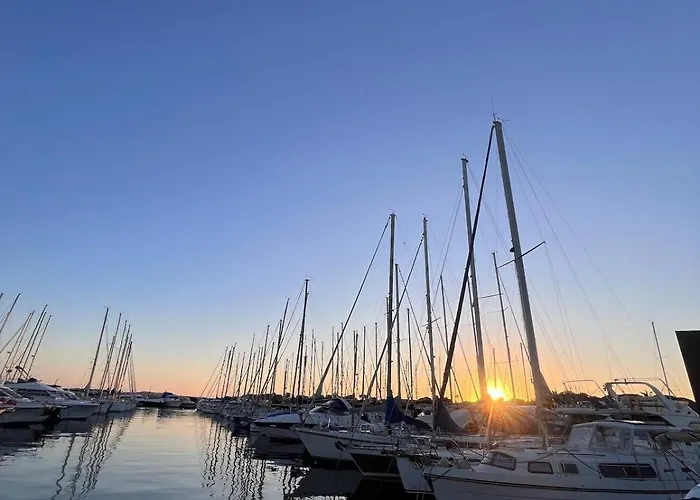 Port De - 40m2 - 4 Personnes - Place De Parking